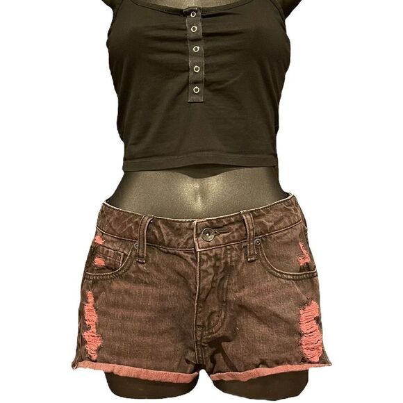 Blackheart Red Undertone High Rise Distressed Shorts Junior’s 1 - Picture 1 of 10